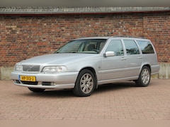 Volvo V70 - 2.5 |Trekhaak|Stoelverwarming|Meeneemprijs|