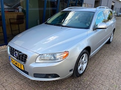 Volvo V70 - 2.0F Automaat Summum LEER / XENON / TREKHAAK