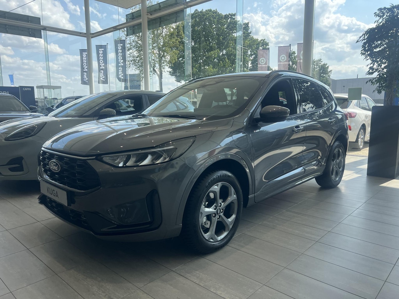 Ford Kuga - 2.5 PHEV ST-Line | Elek. trekhaak | Stoel/stuur voorruitverwarming | Dodehoekdetectie | A - AutoWereld.nl