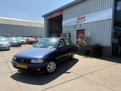 Opel Astra - 1.6i-16V Edition NAP, Radio