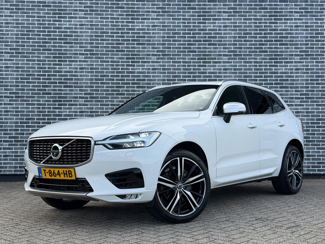 Volvo XC60 - 2.0 T5 R-Design | Panoramadak | 360 Graden Camera | Parkeersensoren | Head-up Display | Ke - AutoWereld.nl