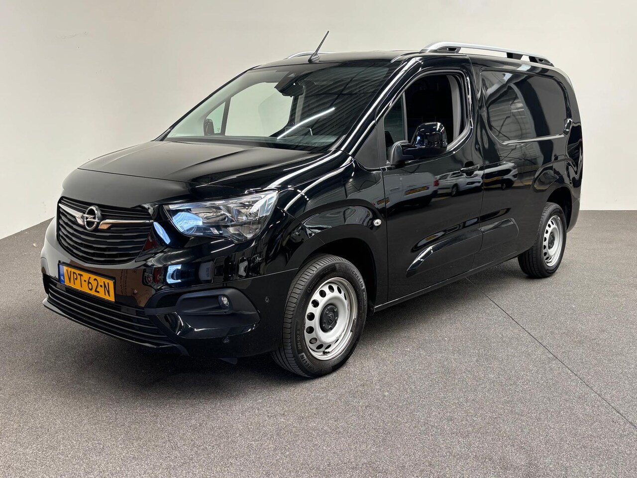 Opel Combo - 1.5D L2H1 Edition Automaat Airco Navigatie Apple Carplay/Android Auto Camera Parkeersensor - AutoWereld.nl