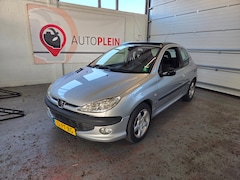 Peugeot 206 - 2.0-16V GTI
