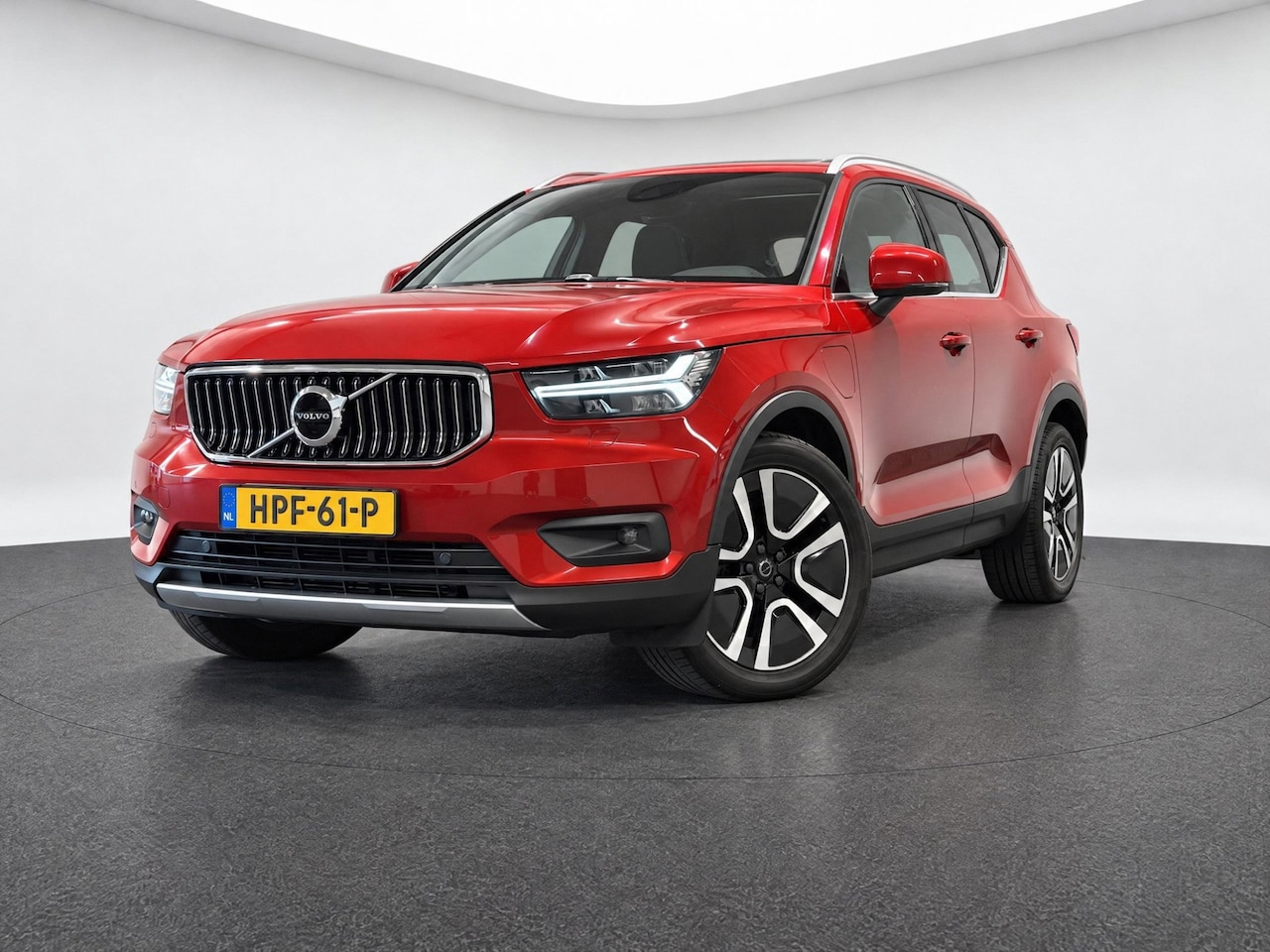 Volvo XC40 - 1.5 T5 Recharge Business Pro|PANO|CAMERA|LED|DEALER ONDERHOUDEN - AutoWereld.nl