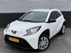 Toyota Aygo X - 1.0 VVT-i MT Play Nette auto, zeer lage KM stand, navigatie Apple CarPlay/Android Auto, ad
