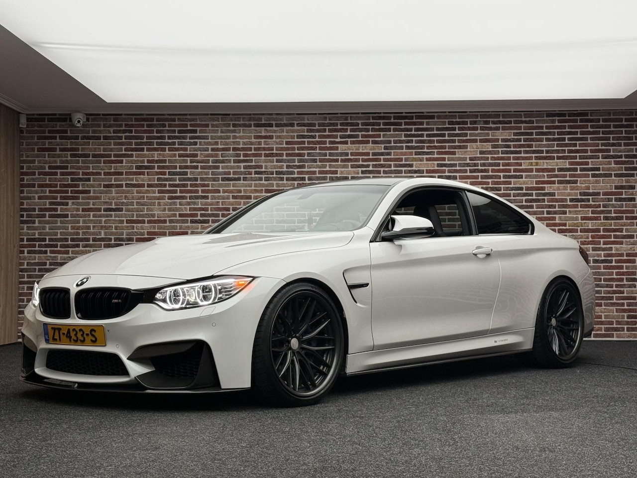 BMW 4-serie Coupé - M4 | Handgeschakeld | Uniek | - AutoWereld.nl