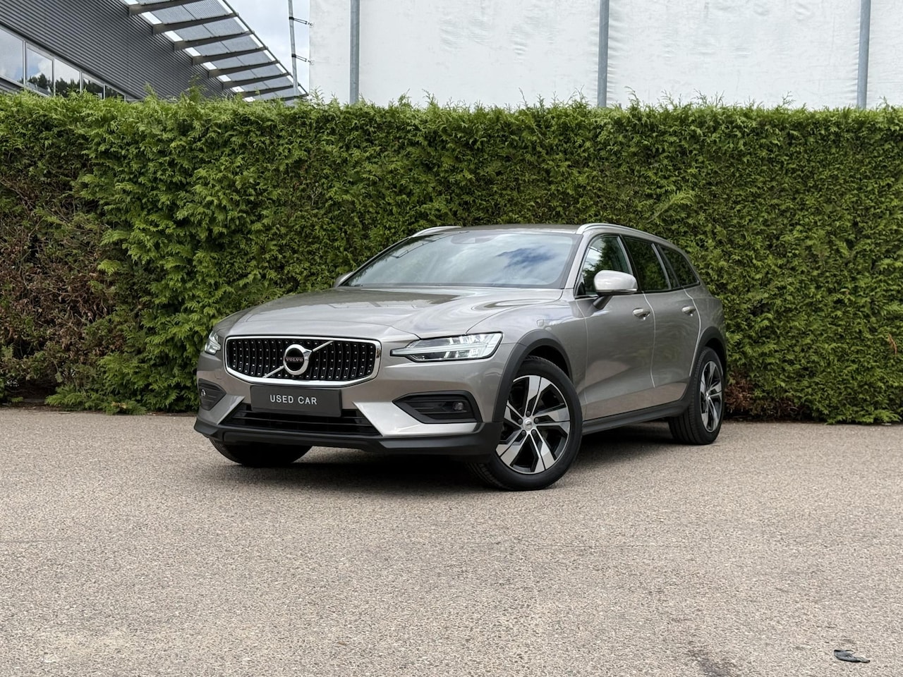 Volvo V60 Cross Country - B5 AWD Ultimate | Trekhaak | Bliss | Keyless | Elektrische stoelen | ledere bekleding | - AutoWereld.nl