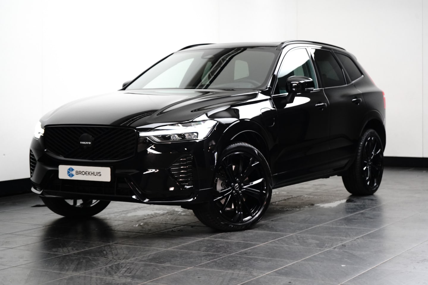 Volvo XC60 - T6 Plug-in hybrid AWD Plus Black Edition | Luchtvering | Head-Up | Panoramadak | Sportstoe - AutoWereld.nl