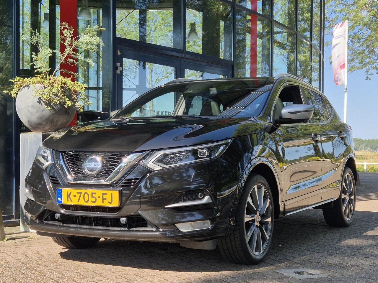 Nissan Qashqai - 1.3 DIG-T Tekna + AUTOMAAT | Panoramadak | Trekhaak | Leer | Navigatie | Cruise Control | - AutoWereld.nl