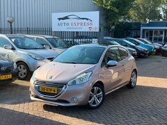 Peugeot 208 - 1.2 VTi Allure/Airco/Navi/Pano dak/Cruise/Leer/Nap/Nieuw Apk / distributie riem vervangen/