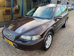 Volvo XC70 - 2.5 T AWD Automaat Comfort LEER / SUNROOF / YOUNGTIMER