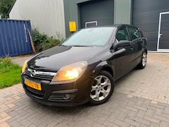 Opel Astra - 1.6 Essentia Airco/Cruise/ Jaar Apk