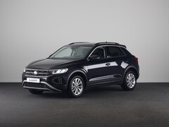 Volkswagen T-Roc - 1.5 TSI Life 150 pk Automaat (DSG) | Navigatie | Parkeersensoren (Park assist) | Achteruit