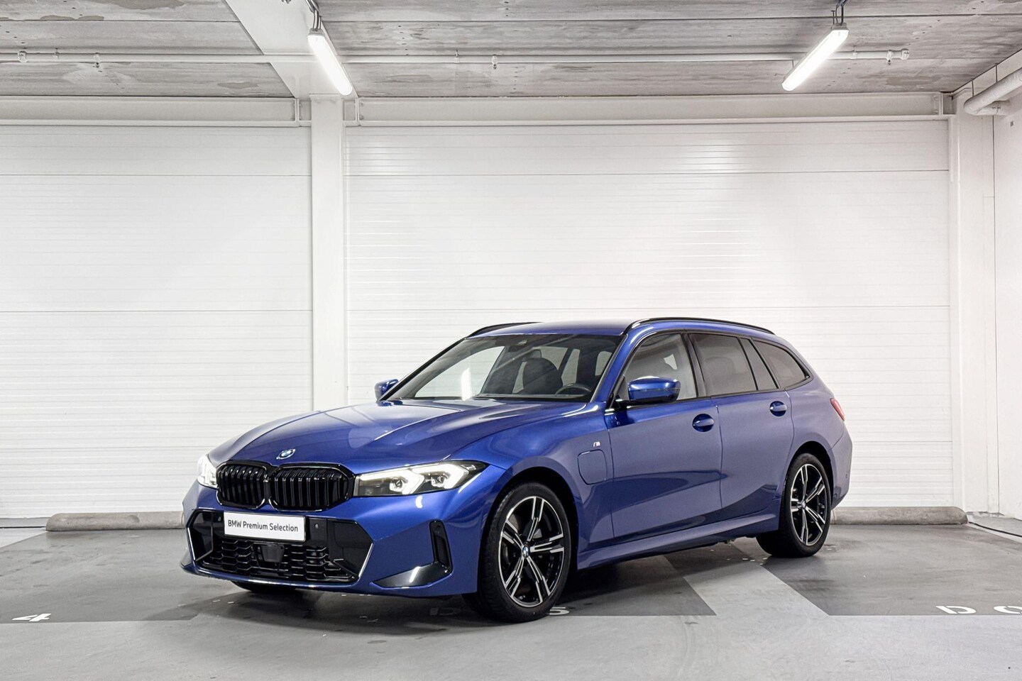 BMW 3-serie Touring - 330e | M-Sport | Trekhaak | Comfort Access | HiFi | Stoelverwarming - AutoWereld.nl