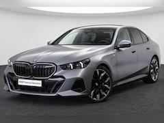 BMW 5-serie - 550e xDrive M Sport Automaat / Panoramadak / Trekhaak / Adaptief onderstel professional /