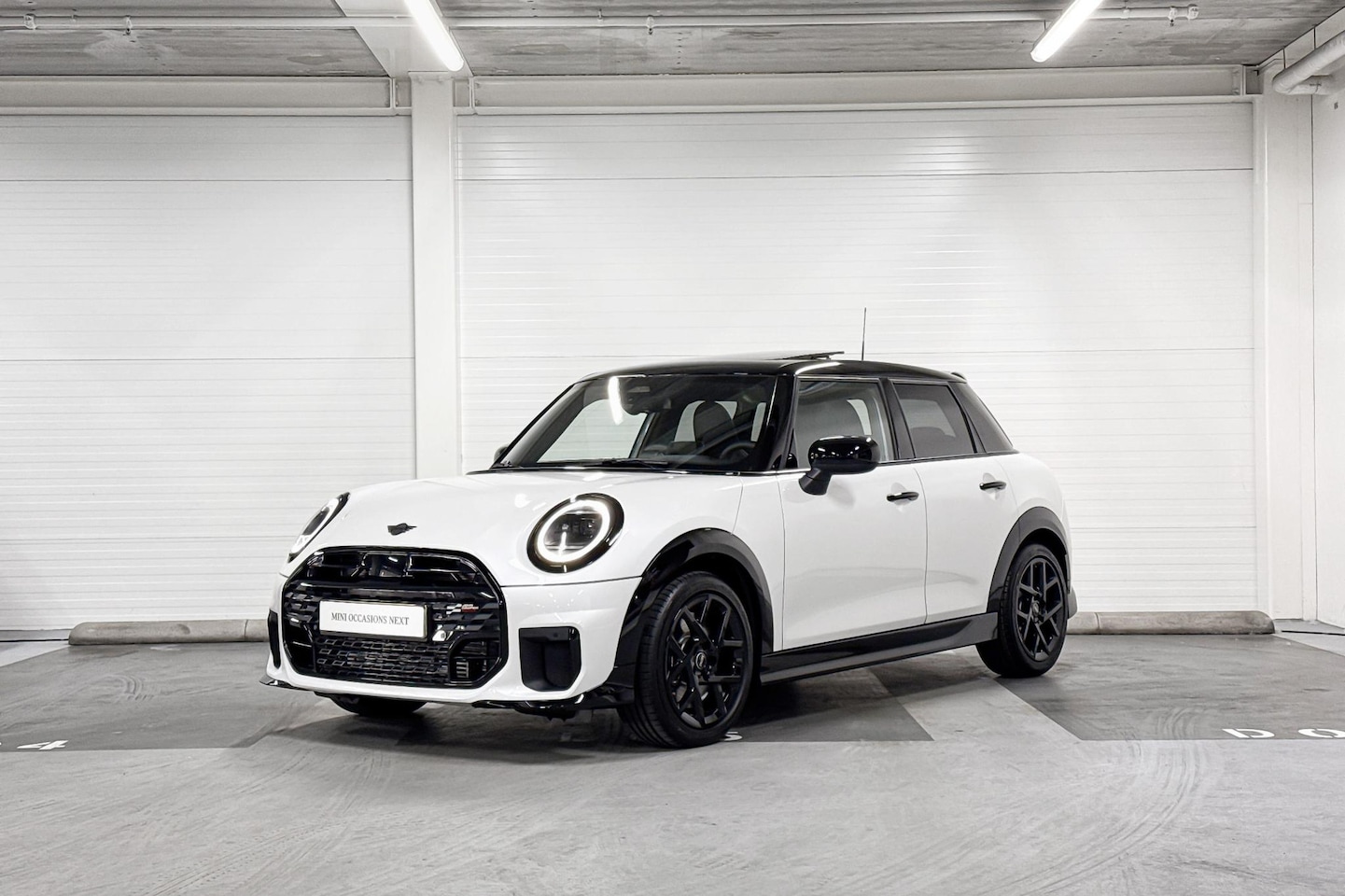 MINI 5-Deurs - Cooper C John Cooper Works S | Head-Up Display | Panoramadak | Stuurwielverwarming | Stoe - AutoWereld.nl