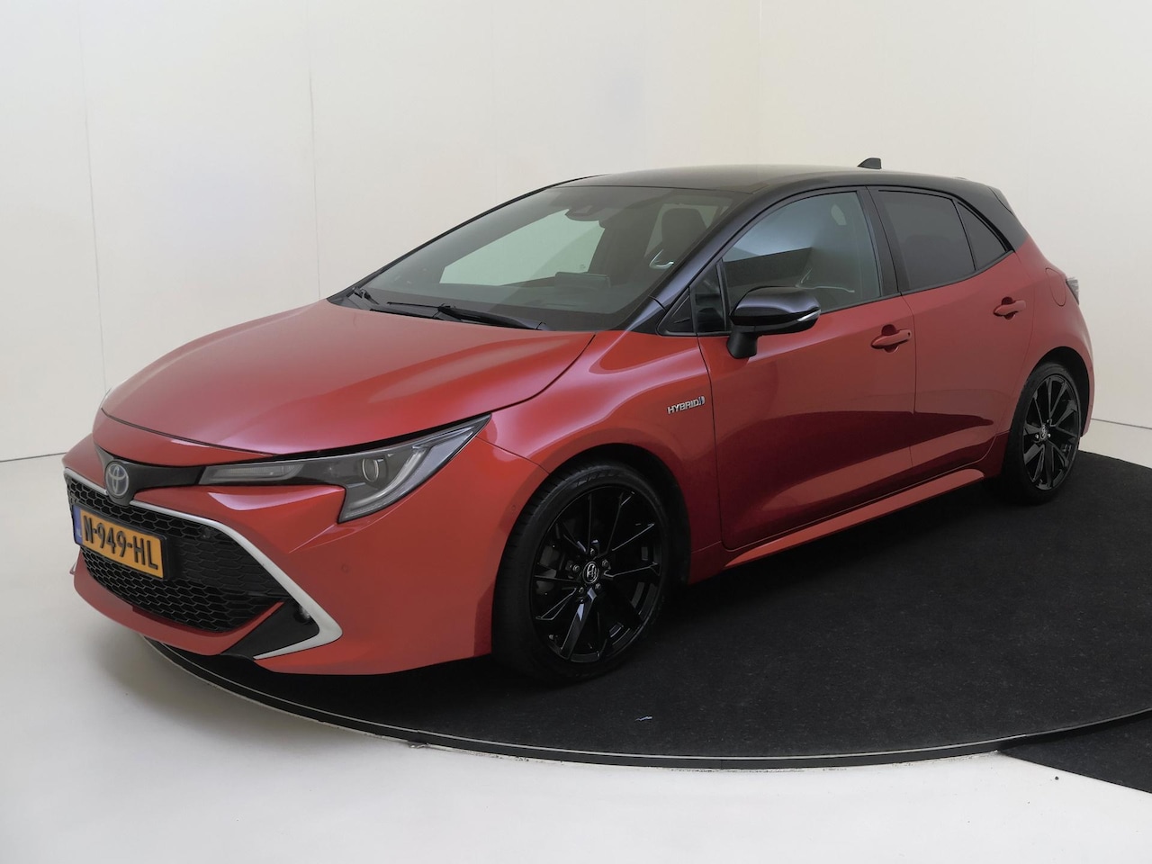 Toyota Corolla - 2.0 Hybrid Premium | Automaat | Parkeersensoren Voor + Achter | Parkeer Camera | Verwarmde - AutoWereld.nl