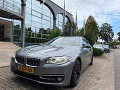 BMW 5-serie Touring - 528i aut /panod./leer/navi/head up/etc
