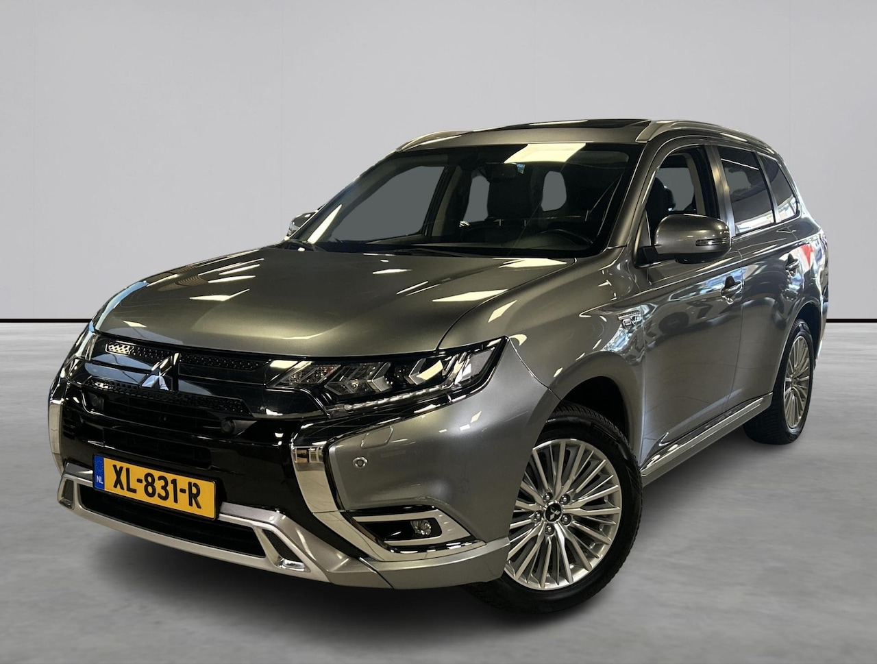 Mitsubishi Outlander - 2.4 PHEV Intense+ Nieuwe aandrijf accu - AutoWereld.nl