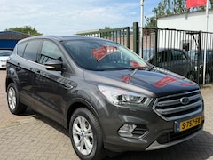 Ford Kuga - 1.5 EcoBoost ST Line 1e eigenaar dealer onderhouden zeer netjes achteruit camera cruis con