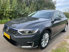 Volkswagen Passat - 1.4 TSI GTE Connected Series
