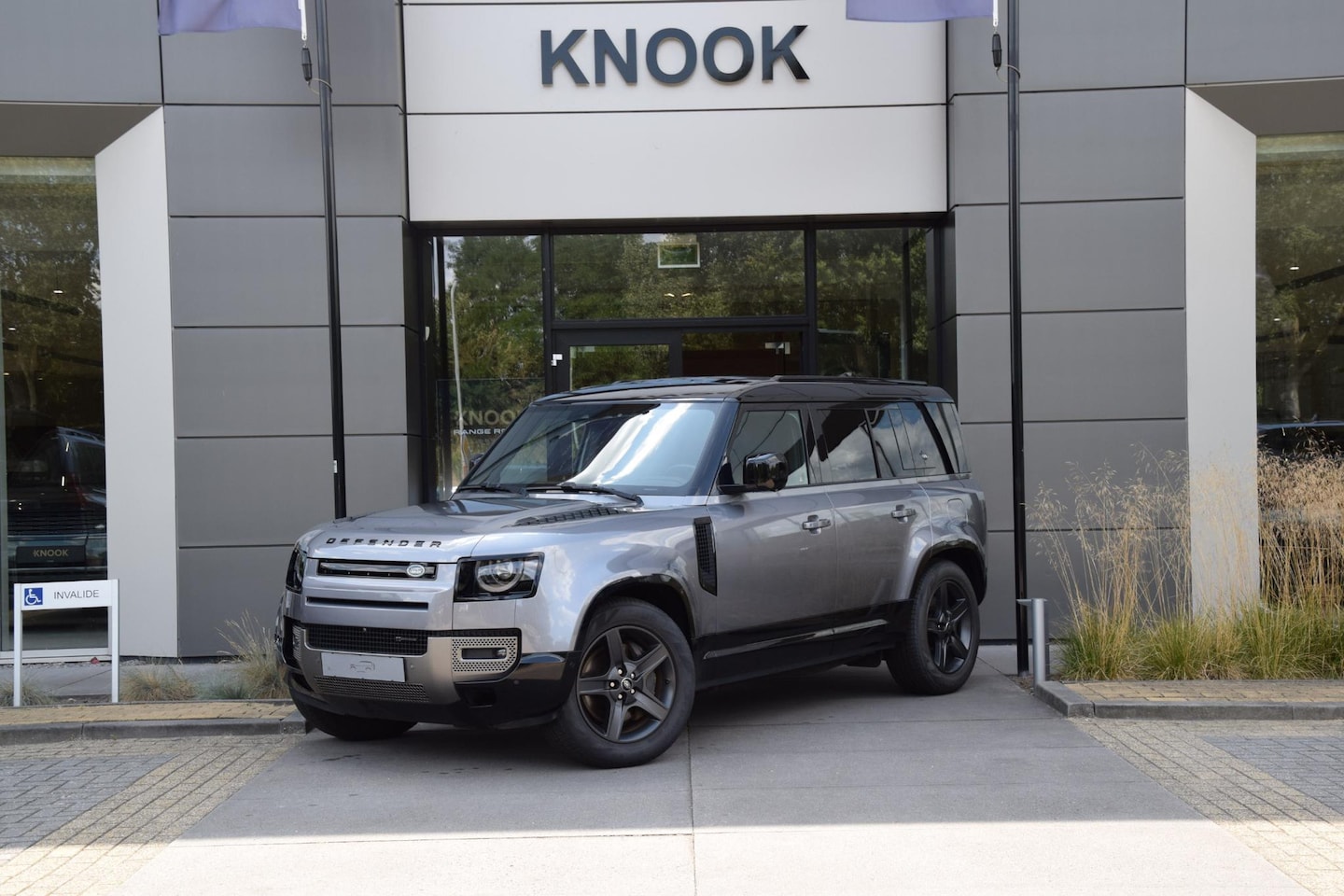 Land Rover Defender 110 - P400e 110 X-Dynamic SE - AutoWereld.nl