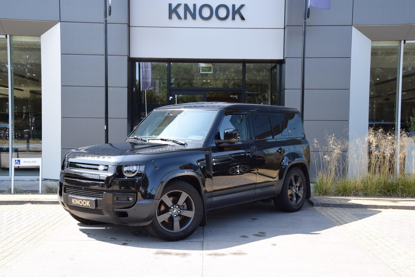 Land Rover Defender 110 - 3.0 D250 MHEV SE - AutoWereld.nl