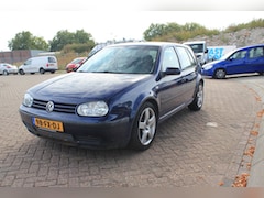 Volkswagen Golf - 1.6-16V Trendline AIRCO/elektrisch ramen/apk