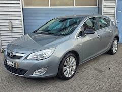 Opel Astra - 1.6 Cosmo Plus Automaat – Ambient light / Climate & Cruise / ZGAN Banden