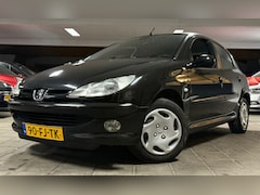 Peugeot 206 - 1.4 Gentry|NAP|APK05-27|94DKM|NweDBriem|Airco|Elekramen|5Deurs|Trekhaak|