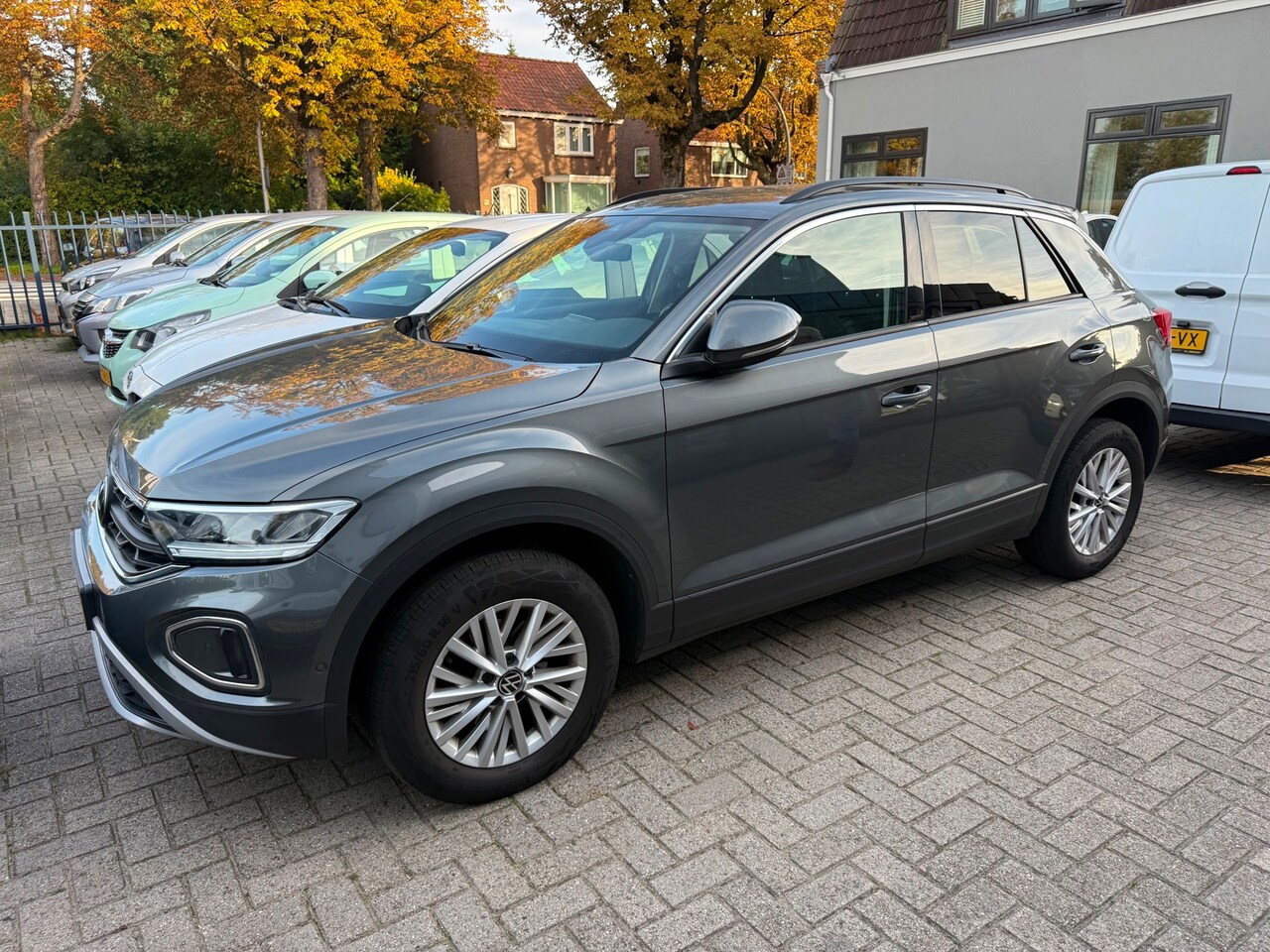 Volkswagen T-Roc - 1.5 TSI Life Business / AUTOMAAT / 1E EIGENAAR / CRUISE / NAVIGATIE / ECC / STOELVERWARMIN - AutoWereld.nl