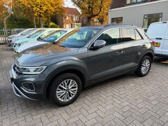 Volkswagen T-Roc - 1.5 TSI Life Business / AUTOMAAT / 1E EIGENAAR / CRUISE / NAVIGATIE / ECC / STOELVERWARMIN