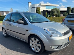 Ford Fiesta - 1.3 airco nieuwe a.p.k 10-2027 elek, pakket sportvelgen