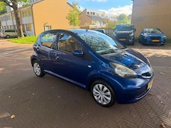 Toyota Aygo - Nieuw APK / 133.000 NAP / 5 deurs / Leuke auto