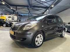 Toyota Yaris - 1.3 VVTi Terra/Nette auto/Apk nieuw bij aflevering