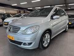 Mercedes-Benz B-klasse - 150 xenon navigatie airco elektrische pakket lm-velgen stoelverwarming 145dzkm zeer leuk a