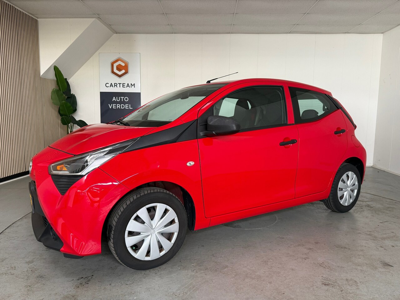 Toyota Aygo - 1.0 VVT-i x-fun Airco, Cruise control,/Apple carplay/navie - AutoWereld.nl
