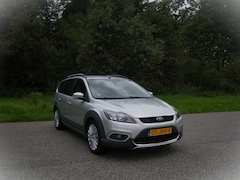 Ford Focus Wagon - 1.8 X- ROAD uitvoering . Navi . Airco . PDC . Trekhaak . enz