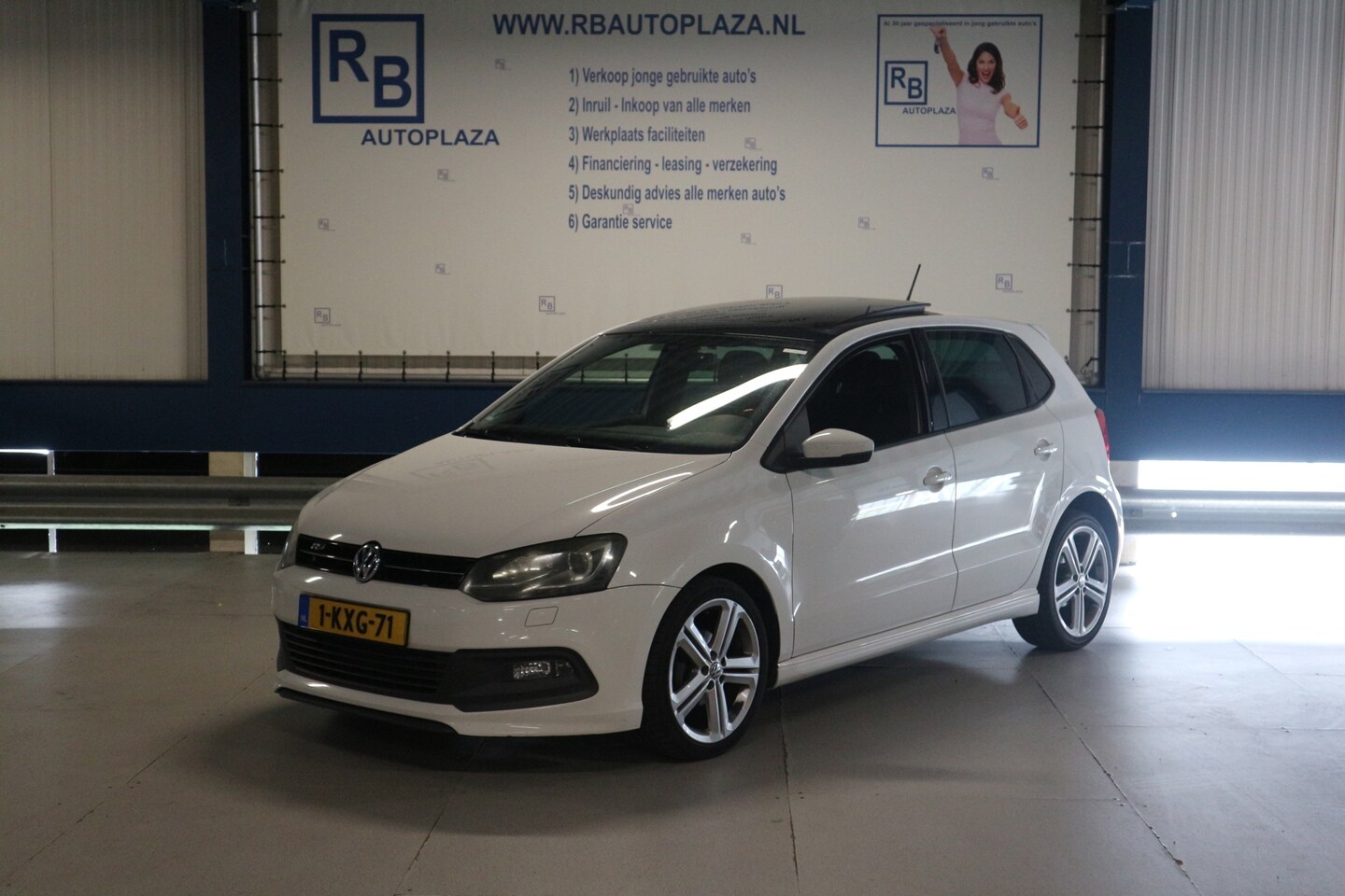 Volkswagen Polo - 1.2 TSI R-LINE Edit / PANO / CLIMA / XENON / VOL ! ! ! - AutoWereld.nl