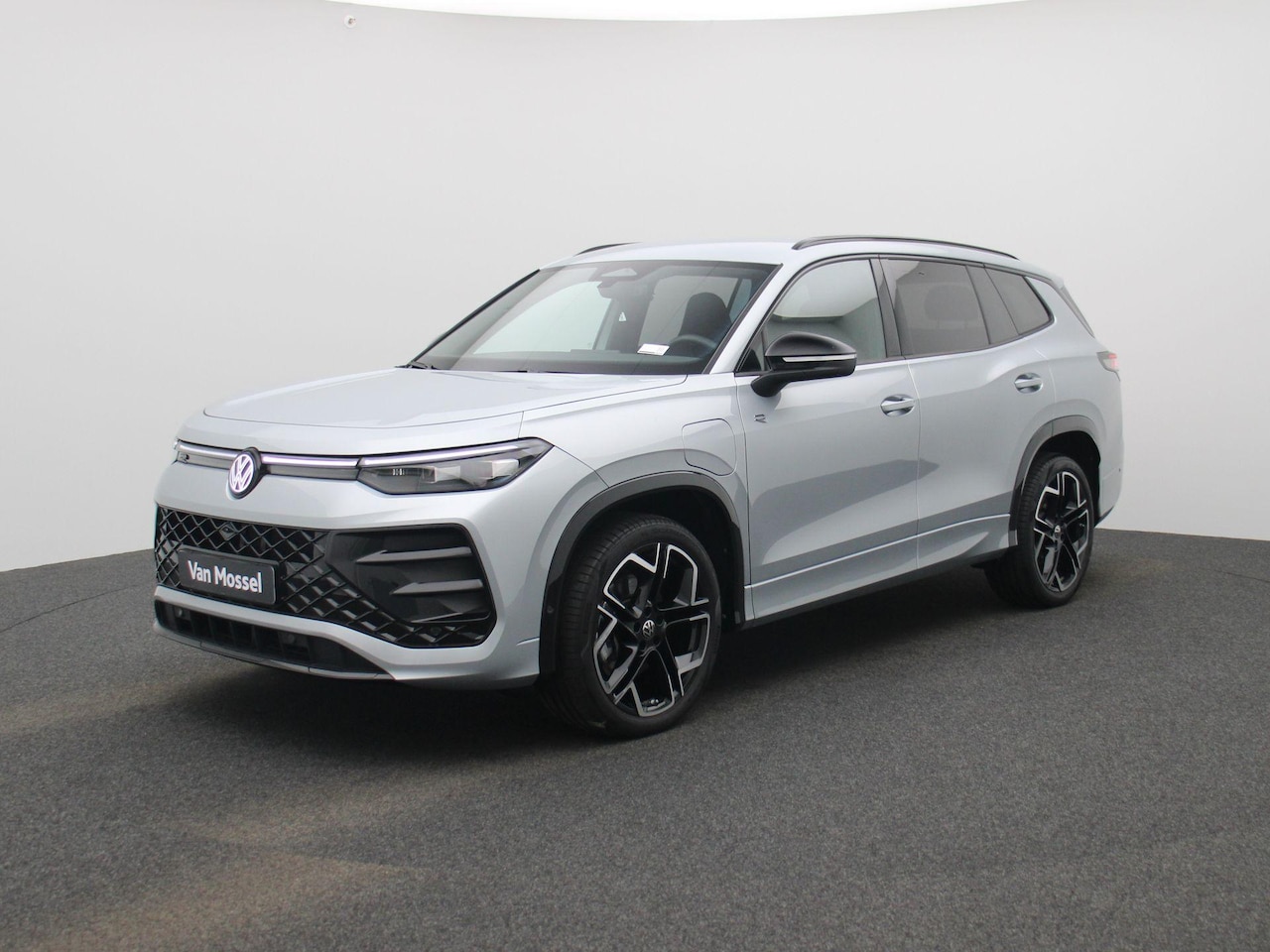 Volkswagen Tayron - 1.5 eHybrid R-Line Edition 272 PK| SoH 100% | Trekhaak | 360 Camera | Travelassist | Stoel - AutoWereld.nl