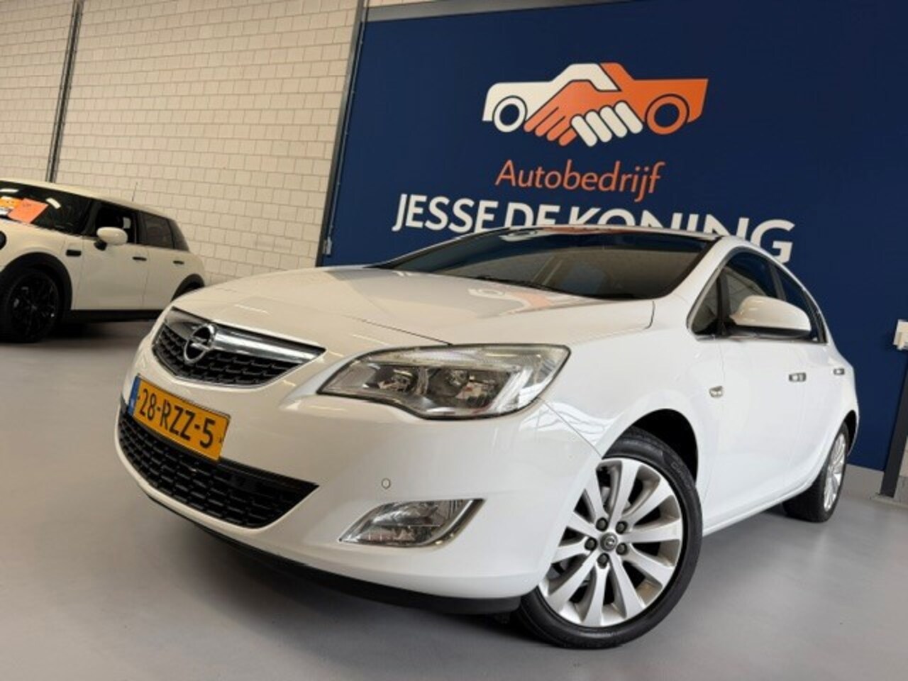 Opel Astra - 1.4 Turbo Cosmo / bj.2011 / kleur: wit / 5 deurs / navigatie / trekhaak / sportvelgen / AP - AutoWereld.nl