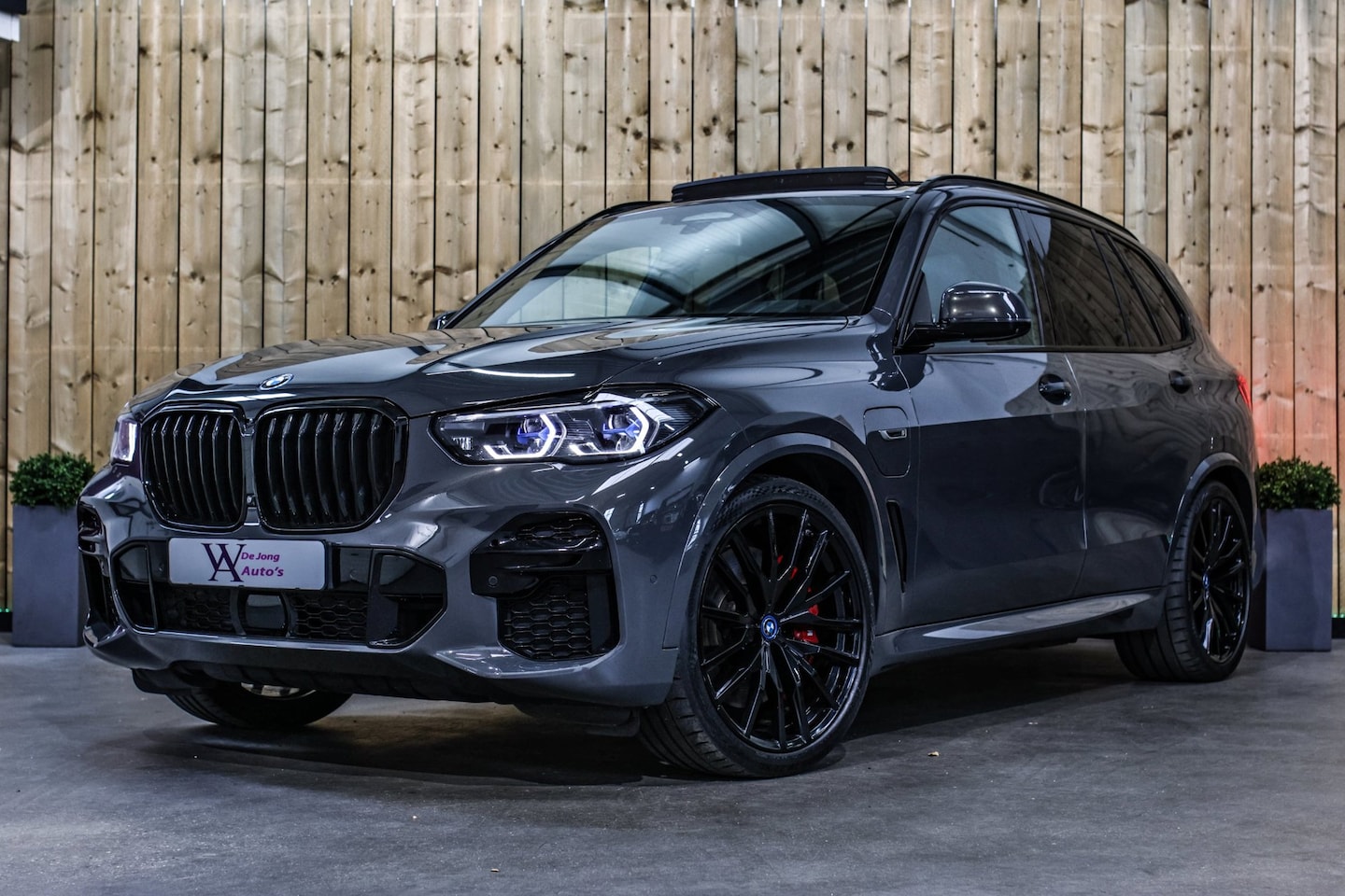 BMW X5 - XDrive45e M-Sport *Pano*B&W*Soft-Close*Stoelventilatie* - AutoWereld.nl