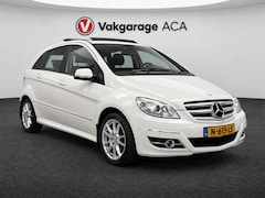 Mercedes-Benz B-klasse - 200 // PANORAMADAK // PDC VOOR&ACHTER // AIRCO // TREKHAAK // CRUISE //
