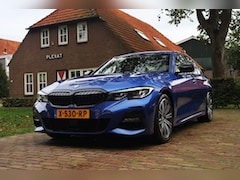 BMW 3-serie - 330i High Executive Aut. | M-Pakket | Full Led | Portimao Blau | Stoelverwarming | Histori