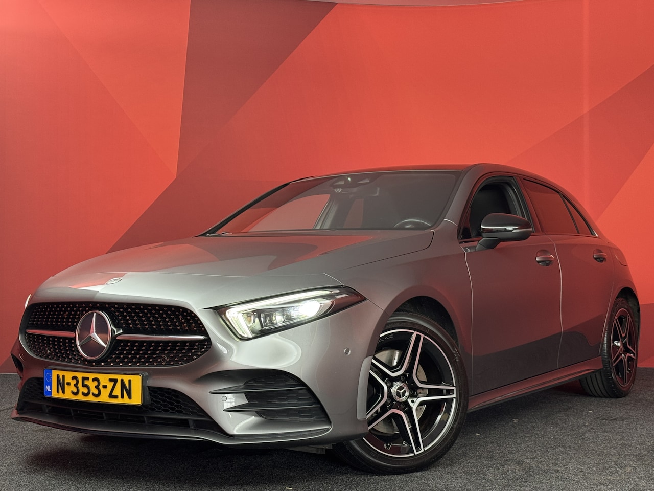 Mercedes-Benz A-klasse - 250 e AMG Line | SOH 96,4% | Memory | Ambient | Pano | - AutoWereld.nl