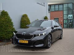 BMW 5-serie Touring - 530e M Sport Shadow |Pano|Leder|Sfeer|360cam