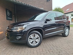 Volkswagen Tiguan - 1.4 TSI Sport&Style 122PK Trekhaak / Navigatie / Bluetooth / Stoelverwarming / Parkeer Sen