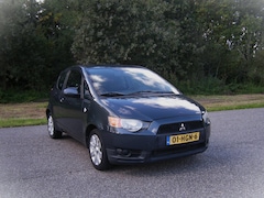 Mitsubishi Colt - 1.3 Invite . 3 Deurs . Airco . Elec ramen en spiegels . LMV . Model 09