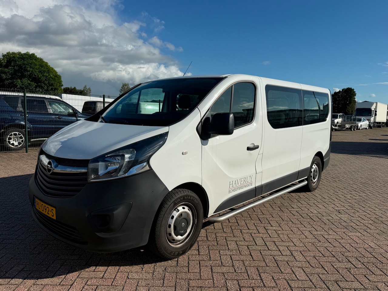 Opel Vivaro Combi - 1.6 CDTI L2H1 ecoFLEX 9-Persoons 9.900,- Netto Export - AutoWereld.nl