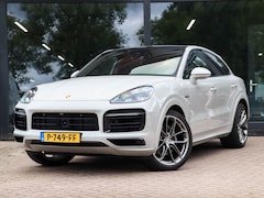 Porsche Cayenne Coupé - 3.0 E-Hybrid Pano Achterasbesturing Krijtgrijs Luchtvering Softclose Stoelkoeling SOH 88,